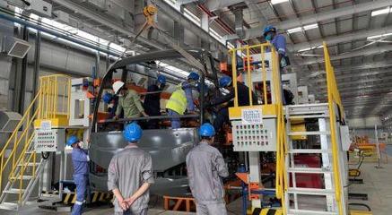 中國式現(xiàn)代化客車范本 蘇州金龍阿曼工廠世界杯用車正式交付